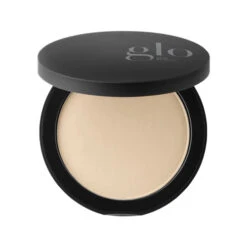 Glo Skin Beauty Pressed Base - Golden Light -Jane Iredale Shop Pressed Base Natural Fair 45620 1836 detail